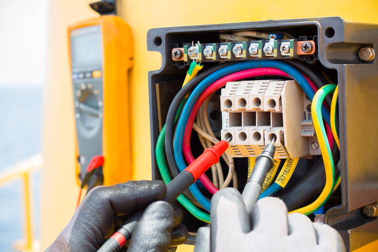 Signs of Bad Electrical Wiring in a House